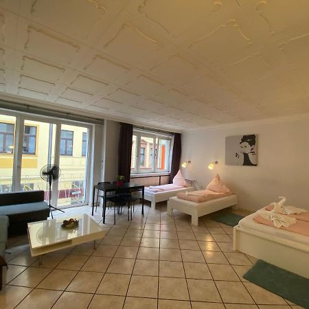Central Shared Apartment, Friesenplatz Кельн Екстер'єр фото