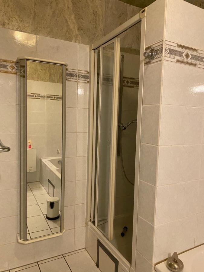 Central Shared Apartment, Friesenplatz Кельн Екстер'єр фото