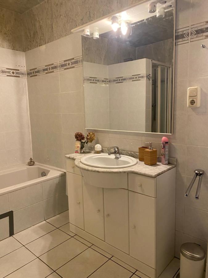 Central Shared Apartment, Friesenplatz Кельн Екстер'єр фото