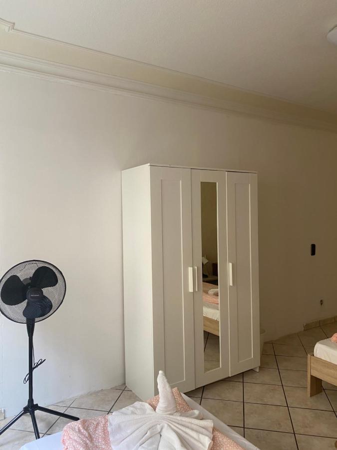 Central Shared Apartment, Friesenplatz Кельн Екстер'єр фото
