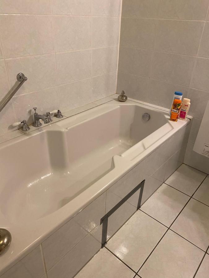 Central Shared Apartment, Friesenplatz Кельн Екстер'єр фото